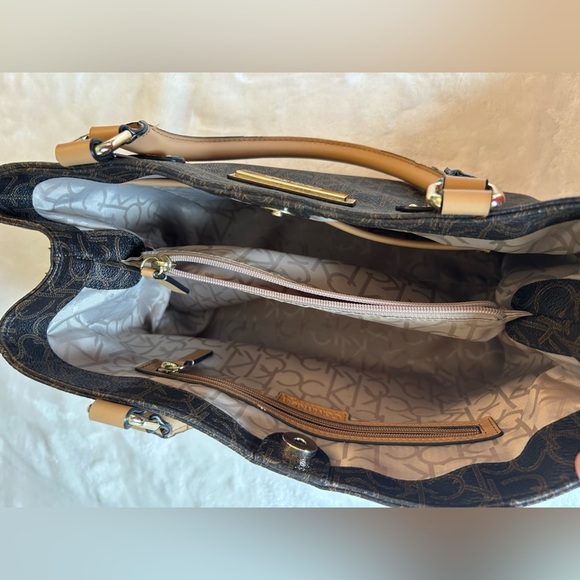 Calvin Klein Hudson Signature Purse - Picture 4 of 4